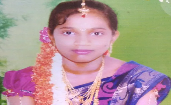 Amrutha NEET student commits suicide in hostel at Visakhapatnam - Sakshi