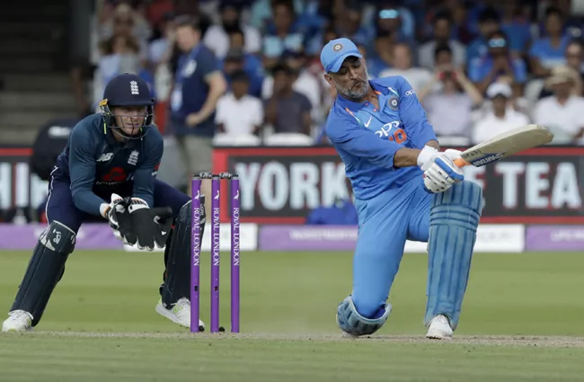 MS Dhoni Scores 10,000 ODI Runs Joins Elite Club - Sakshi