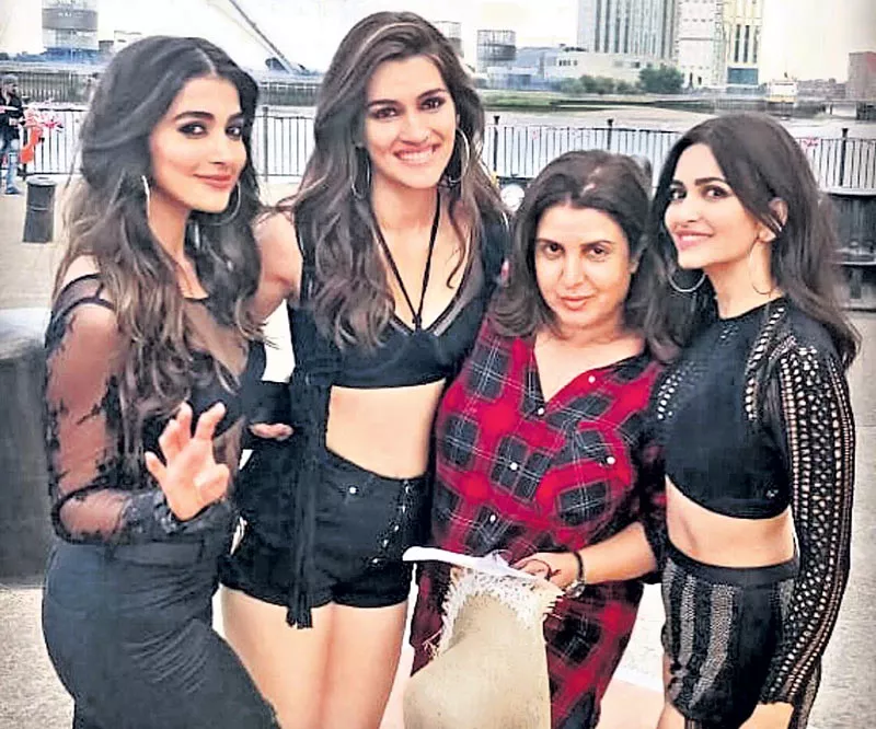 Kriti Sanon, Pooja Hegde And Kriti Kharbanda in London for Housefull 4 - Sakshi