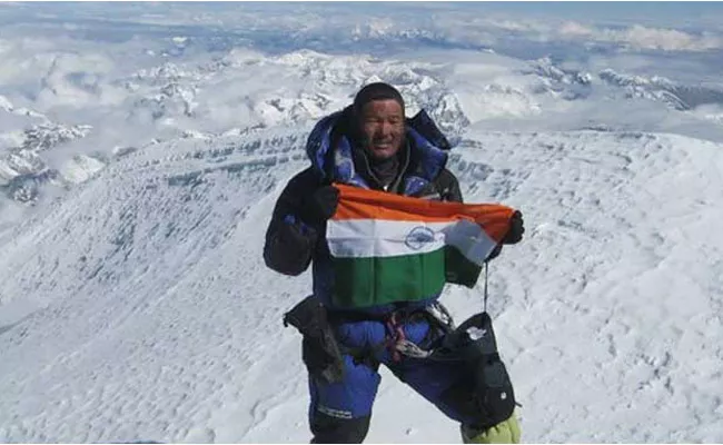 Mountaineer Pemba Sherpa Goes Missing In Darjeeling - Sakshi