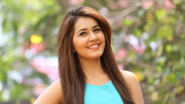 Rashikhanna chit chat with her fans on twitter - Sakshi