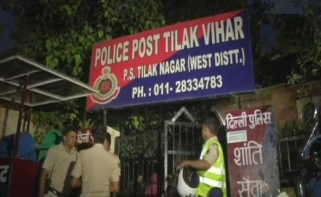 Teen Girl Suicide In New Delhi Tilak Vihar Police Station - Sakshi