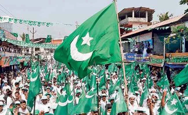 Shia Waqf Board Demanding  Ban On Hoisting Green Flags - Sakshi