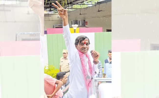 CM KCR Duplicate Hul Chul In Amberpet Hyderabad - Sakshi