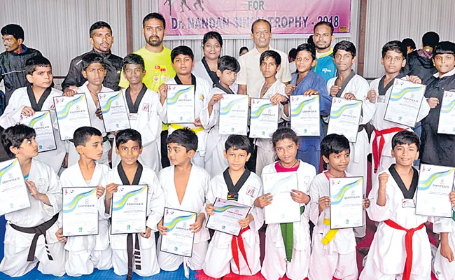 Sony and Krishna gets Gold Medals in Taekwondo Championship - Sakshi