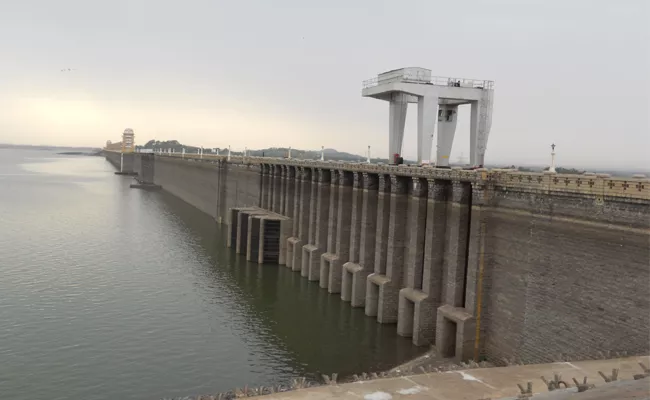 Tungabhadra River Overflow With Flood Water Anantapur - Sakshi