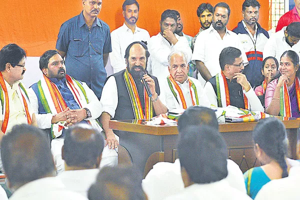 Split wide open in Telangana Congress - Sakshi