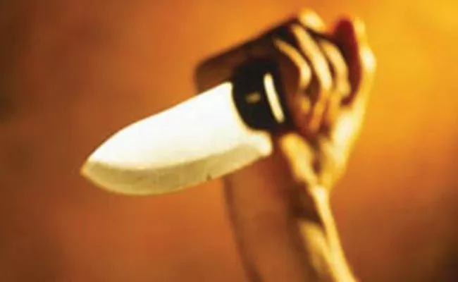 Friend Throat Cut With Knife In Chanda Ngar Hyderabad - Sakshi