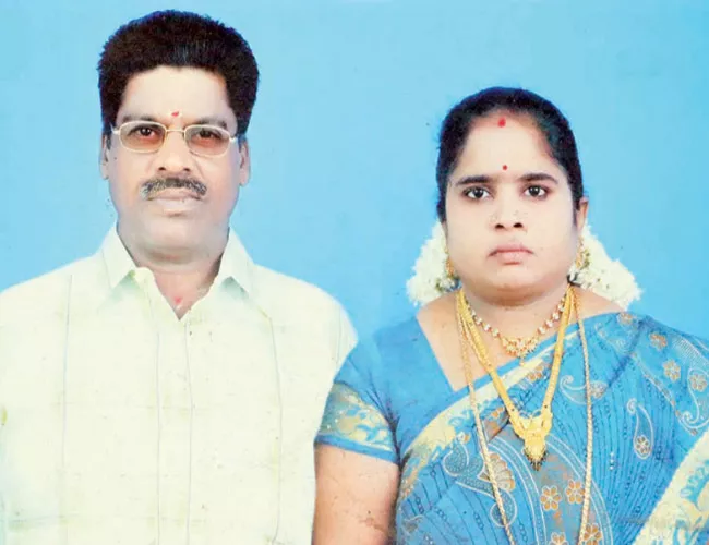 Couple Suicide Attempt Anna Nagar Chennai - Sakshi