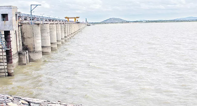 Jurala Barrage Is Getting Huge Inflow From Upper Krishna - Sakshi