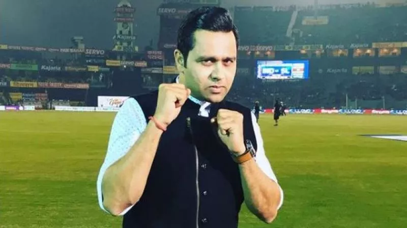 Former Cricketer Aakash Chopra Paid 7 Lakh Bill For A Restaurant Meal With Family - Sakshi