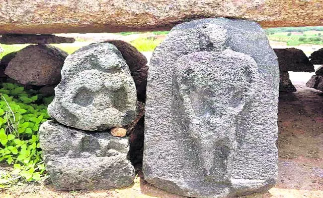 Old Statues In Mekala Gutta - Sakshi