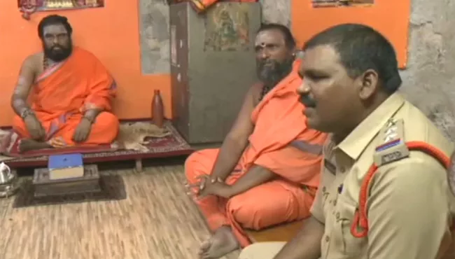 Shiva Swamy  Under House Arrest In Amaravathi - Sakshi