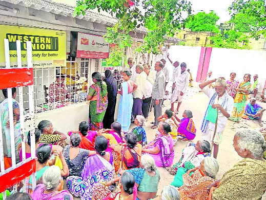 Aasara Pension Late In Village Wise In Nalgonda - Sakshi