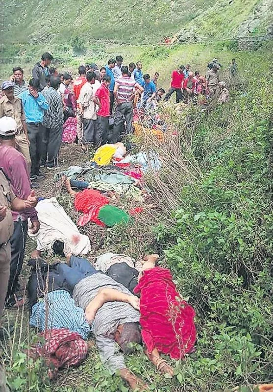 48 Killed After Bus Falls Into Gorge In Uttarakhand - Sakshi