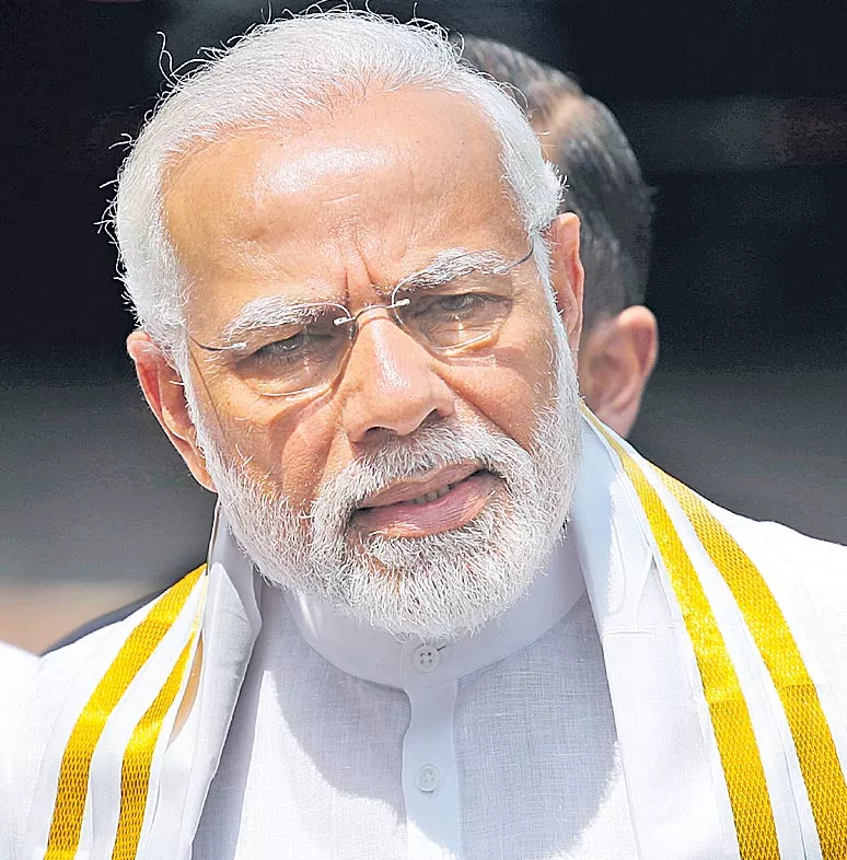 Narendra Modi blames Congress-led UPA govt for not electrifying - Sakshi