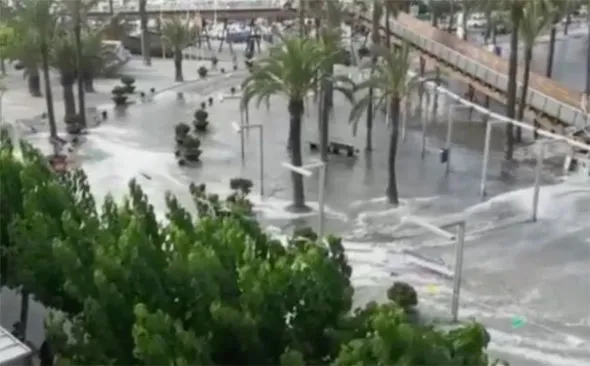 Mini tsunami hits Majorca and Menorca, flooding beaches and restaurants - Sakshi