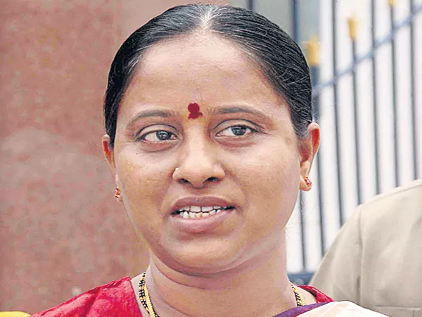 Konda Surekha comments on Mayor Narender - Sakshi