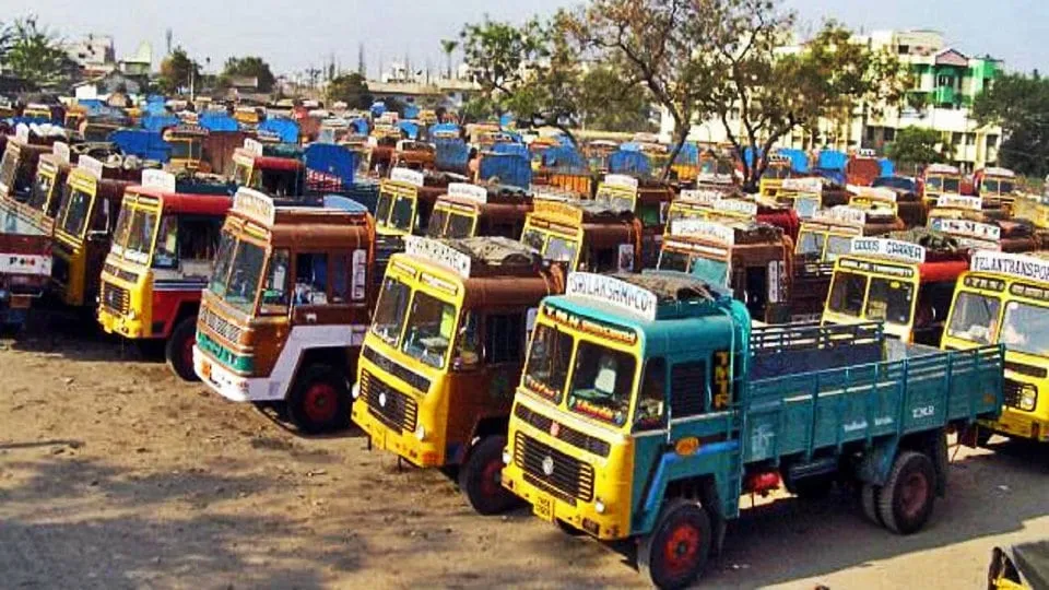 Lorry operators begin nationwide indefinite strike - Sakshi