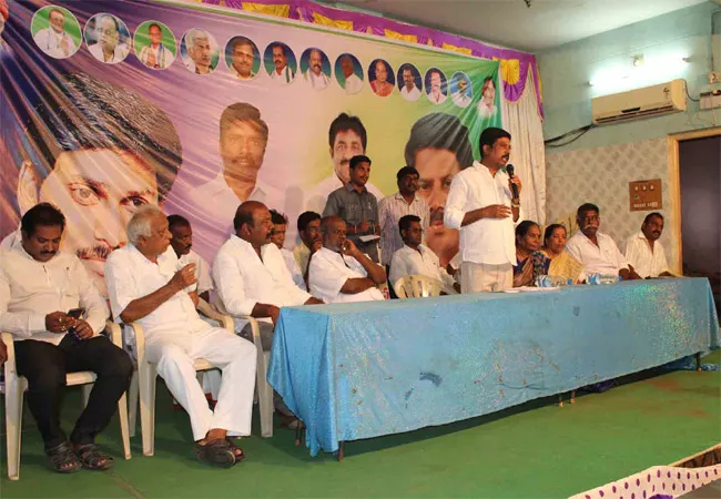 Sanjeevaiah Kiliveti Supports YSRCP Leaders Nellore - Sakshi