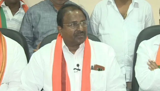 BJP MLC Somu Veerraju Fires On Chandrababu Naidu - Sakshi