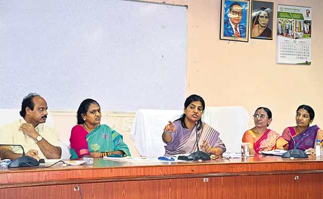 Yogitha Rana Attend Beti Bachao Beti padhao In Hyderabad - Sakshi