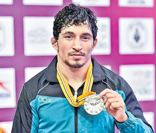 Indian Wrestlers won the  Three medals - Sakshi