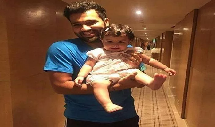 MS Dhonis Daughter Ziva Cheers For Mumbai Indians - Sakshi