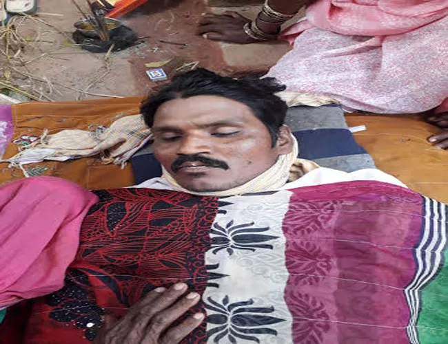 Farmer Suicide Attempt In Nalgonda - Sakshi