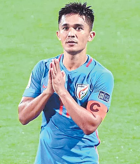 Sunil Chhetri wins 2017 AIFF player of the year award - Sakshi