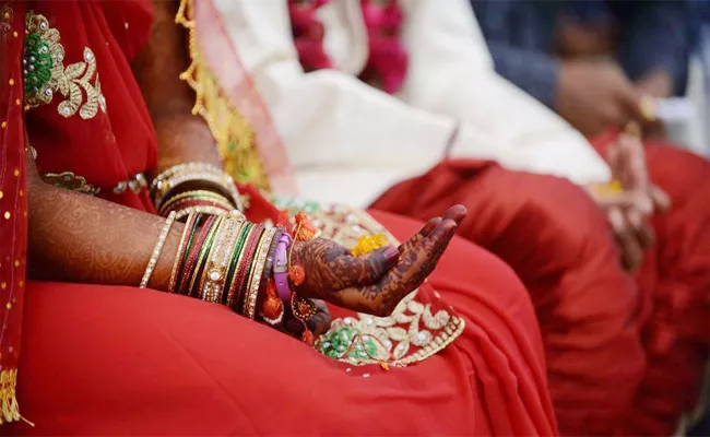 Special Funds And Protection For Inter caste marriages In Tamil Nadu - Sakshi