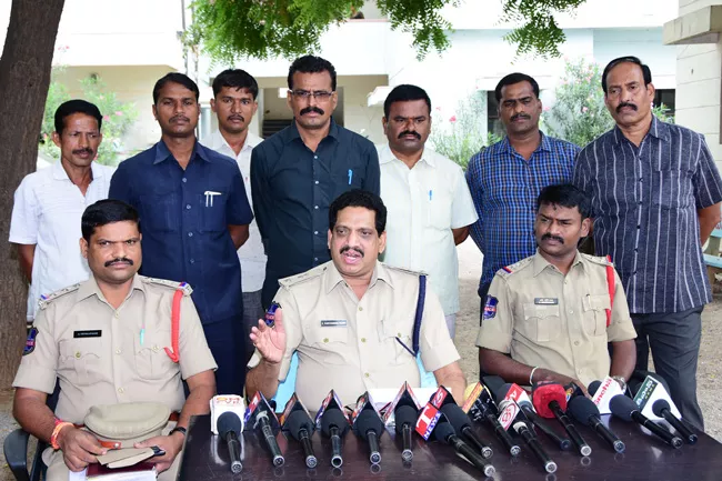 Liquor Bottle Label Helps Police To Solve Murder Case In Nalgonda - Sakshi