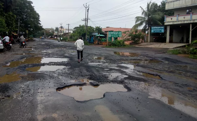 Potholes On Highway West Godavari - Sakshi