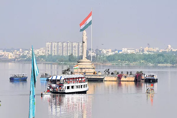 New drive in Hussain sagar - Sakshi