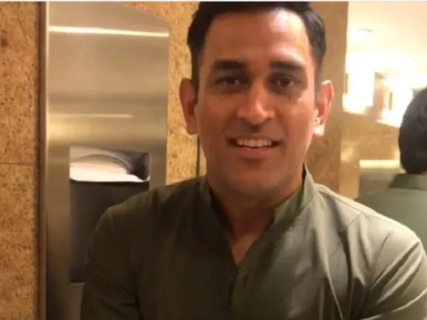 MS Dhoni Chats With Singer Rahul Vaidya In Bathroom - Sakshi