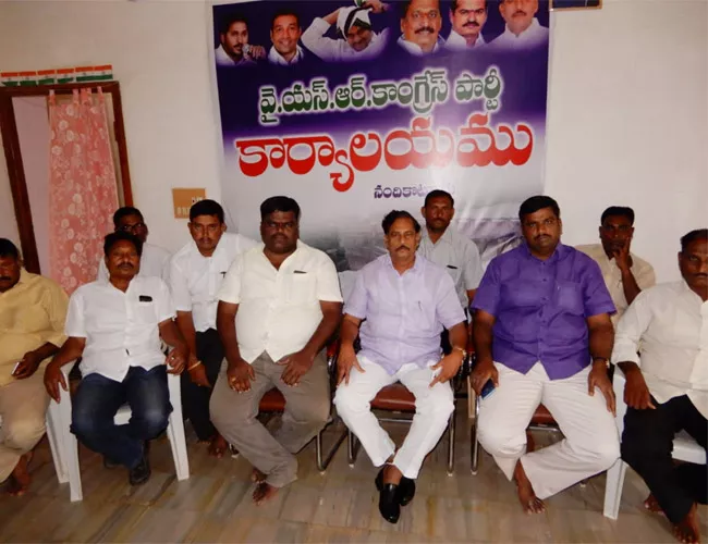 YSRCP MLA  Ijayya Comments On Chandrababu Naidu In Kurnool - Sakshi