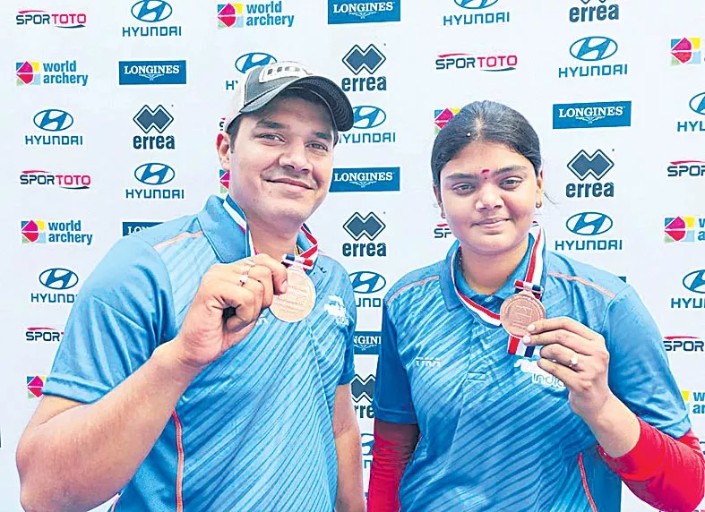 Abhishek Verma, Jyothi Surekha stay in medal hunt - Sakshi