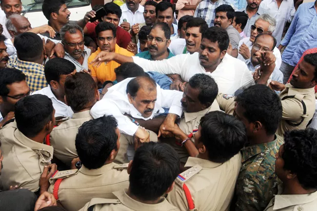 AP Bandh Cops Arrested YSRCP Leaders - Sakshi