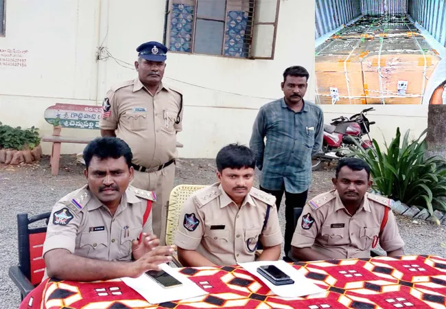 Cell Phones And Lorry Driver Arrested In Prakasam - Sakshi