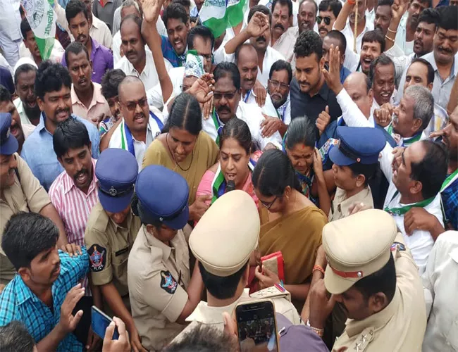 YSRCP Leaders AP Bandh Dharna Kurnool - Sakshi