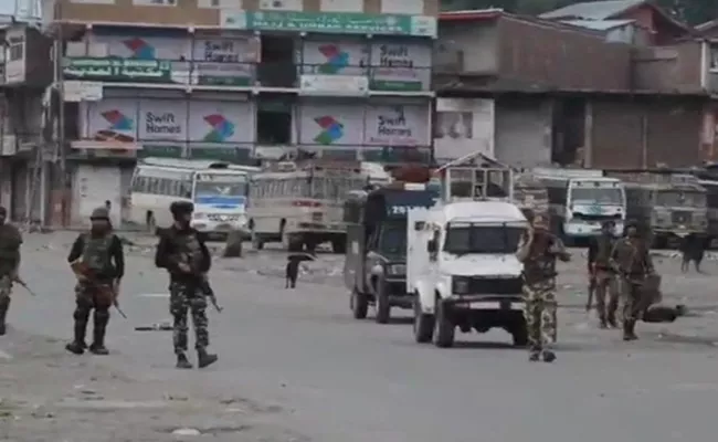 Encounter Underway In Lal Chowk Area In Anantnag District - Sakshi