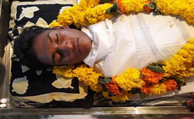 Man Died By Heart Attack In Bhadradri - Sakshi