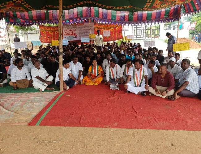 Village Panchayat Workers Protest In Mahabubnagar - Sakshi