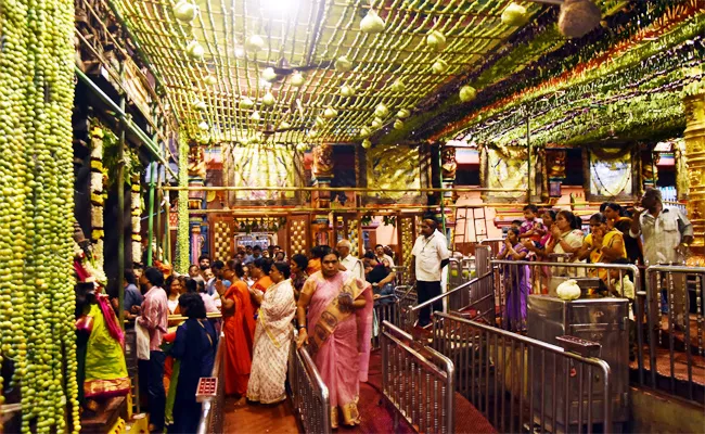 Shakambari utsavalu started in kanakadurga temple in Vijayawada - Sakshi