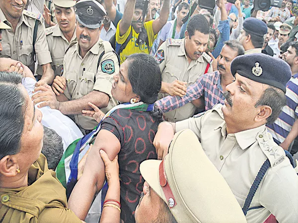 Chandrababu pushed police to break the AP bandh - Sakshi