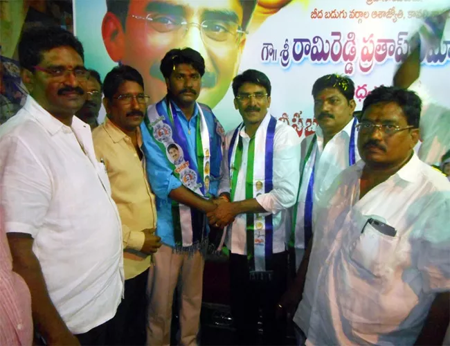 TDP Leaders Join YSRCP In Nellore - Sakshi