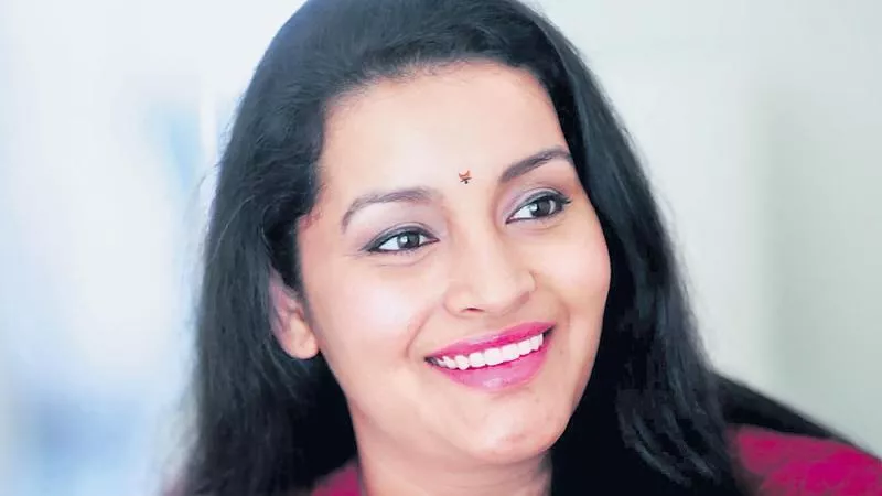  Renu Desai To Make Re-Entry In Telugu - Sakshi