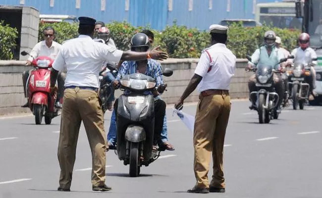 Traffic Police Special Focus On Wrong Route And No Entry Areas - Sakshi