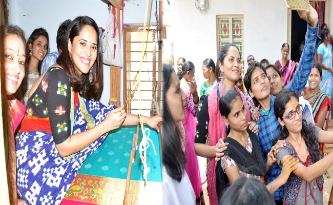 Anchor Anasuya Visit handloom Workers In Pochampally Yadadri - Sakshi