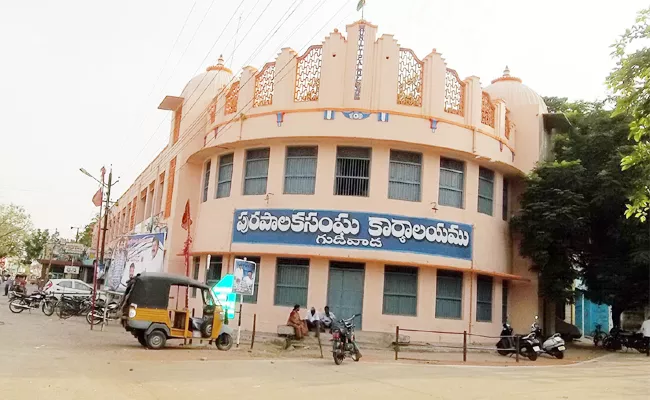 TDP No Confidence Motion Against Gudivada Municipal Vice Chairman postponed - Sakshi